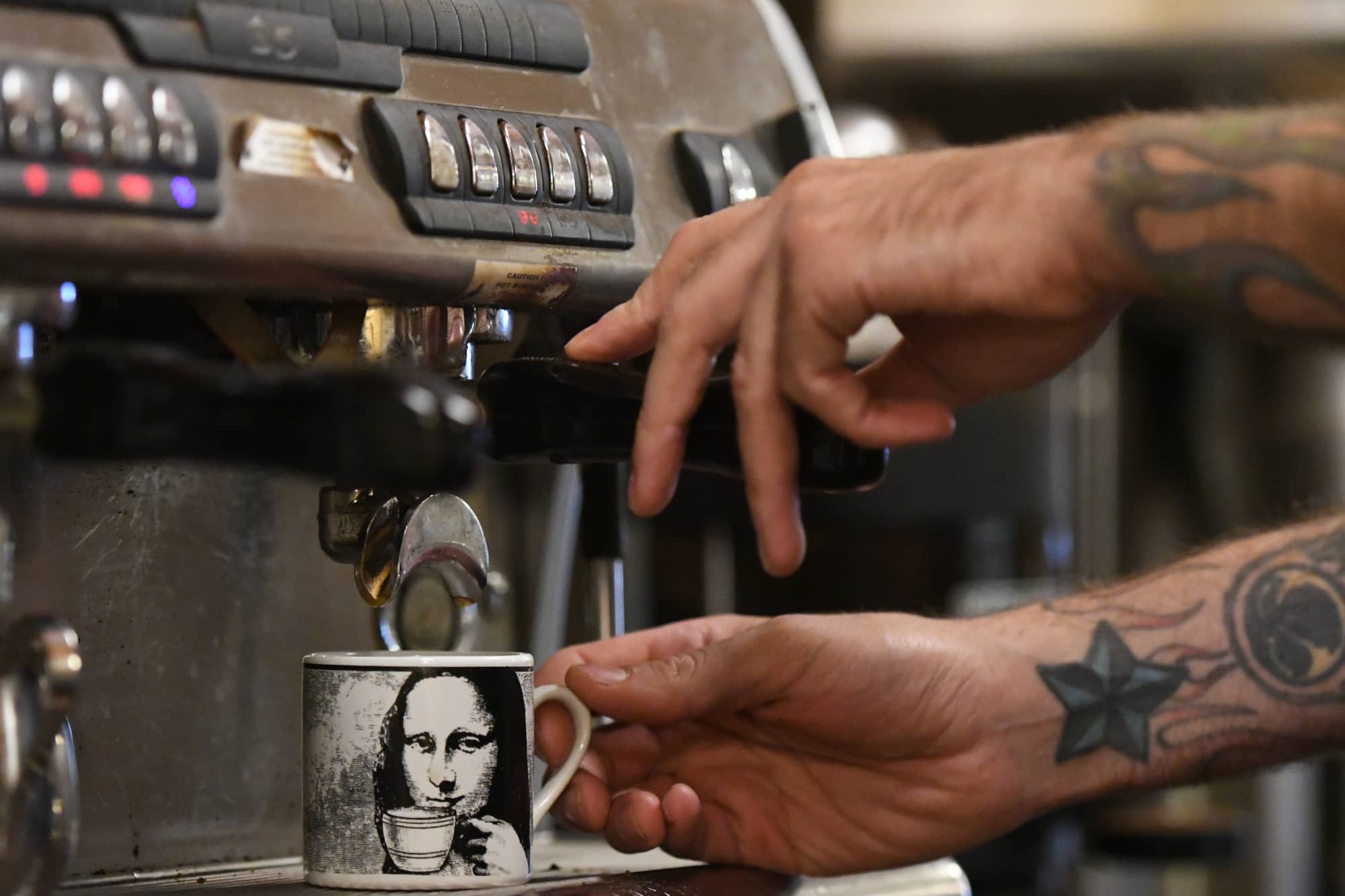 barista making coffee at the daily grind in marshfield wisconsin